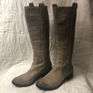 Light gray Lucky Brand boots sz 6.5